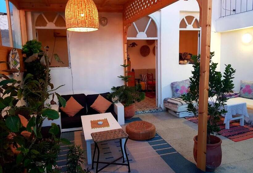 Art Riad Au Bord De La Mer