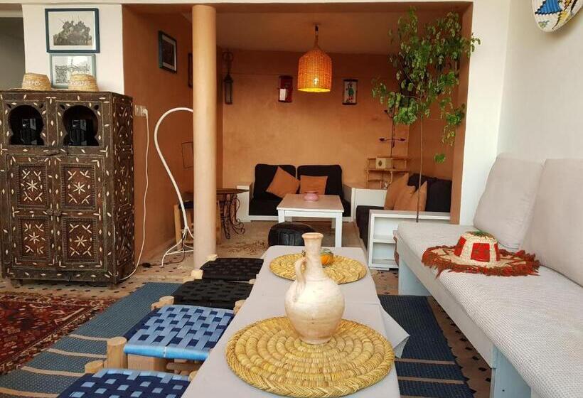 Art Riad Au Bord De La Mer