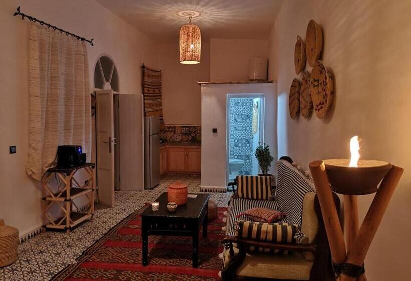 Art Riad Au Bord De La Mer