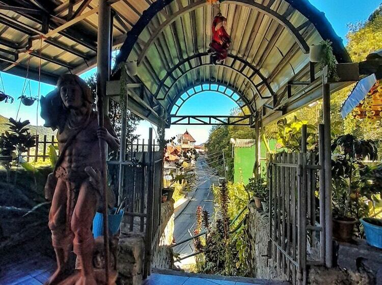 Banaue Pink Eco Hostel