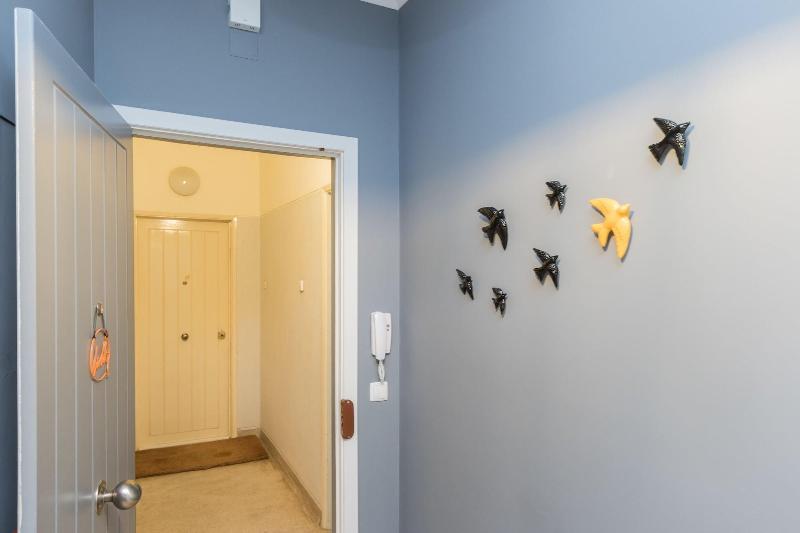 تختخواب و صبحانه Lisbon Airport Guesthouse