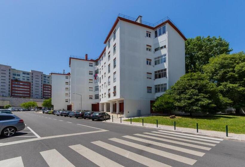 تختخواب و صبحانه Lisbon Airport Guesthouse