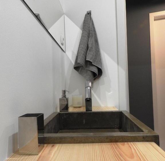 تختخواب و صبحانه Lisbon Airport Guesthouse