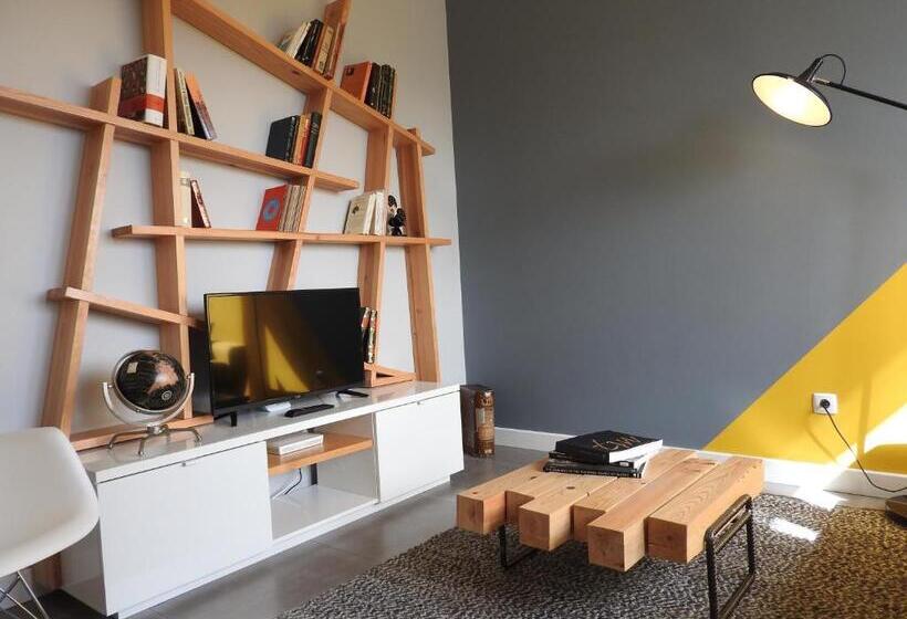 تختخواب و صبحانه Lisbon Airport Guesthouse