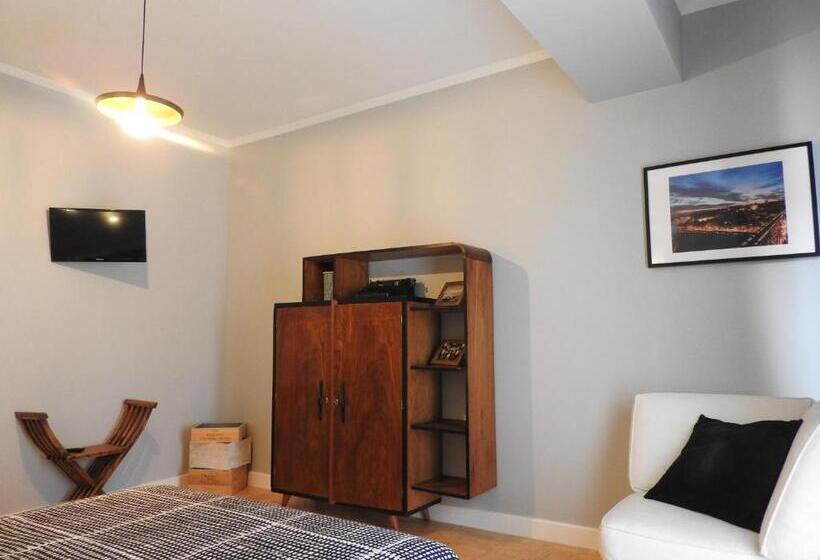 تختخواب و صبحانه Lisbon Airport Guesthouse