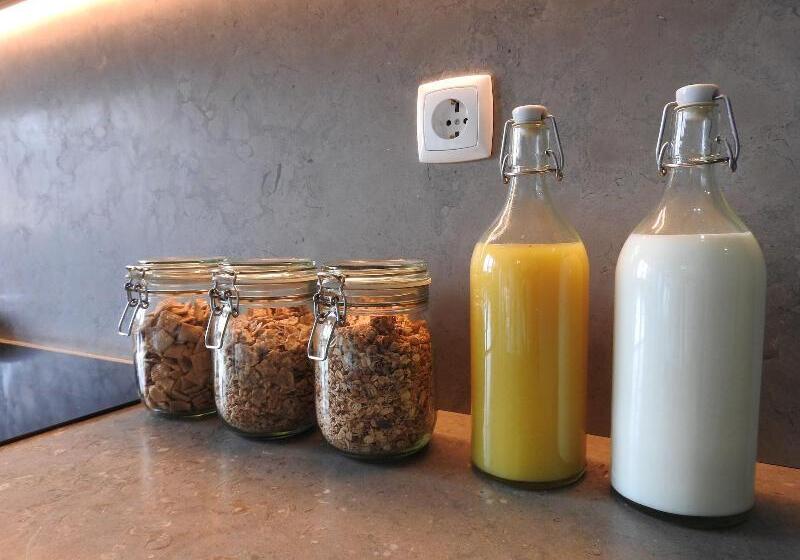 تختخواب و صبحانه Lisbon Airport Guesthouse