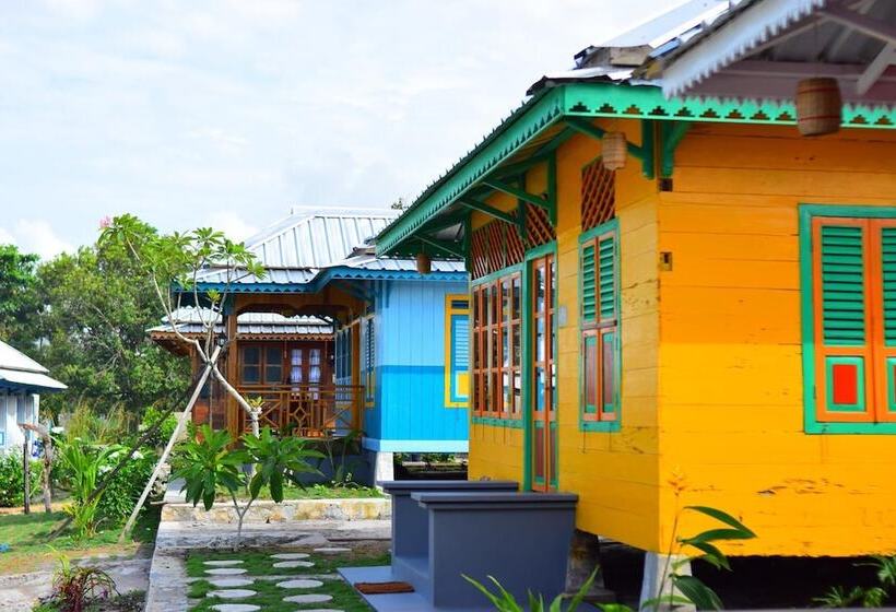 تختخواب و صبحانه Rock And Wreck Dive Resort