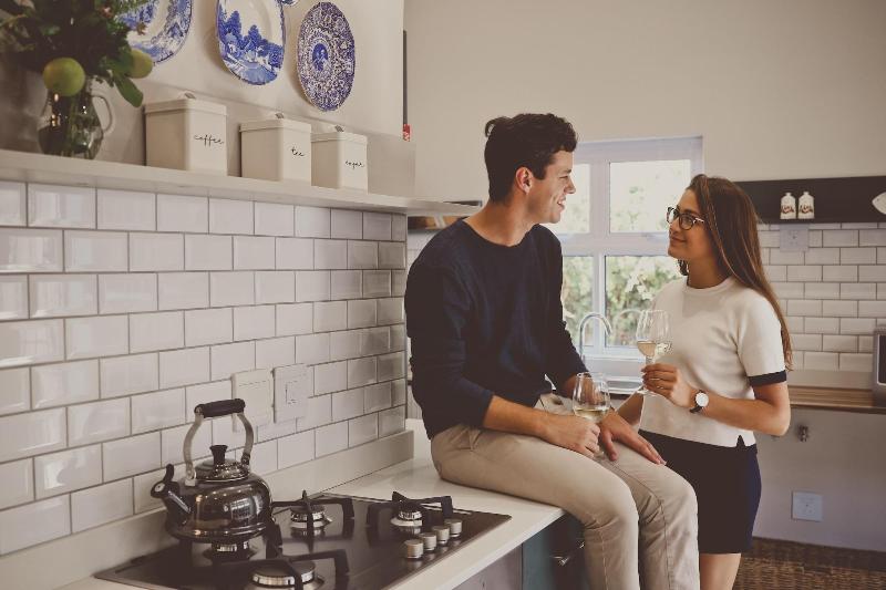 민박 The Victorian Strand