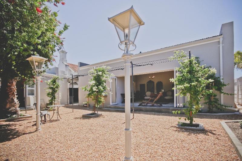 민박 The Victorian Strand