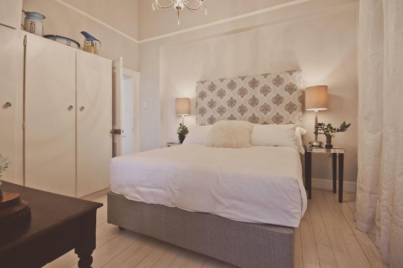 민박 The Victorian Strand