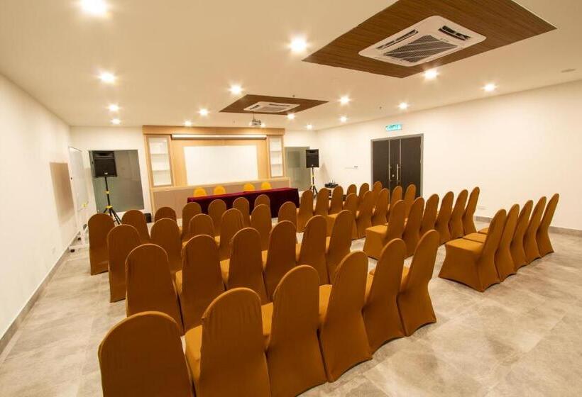 Az Hotel & Serviced Apartments