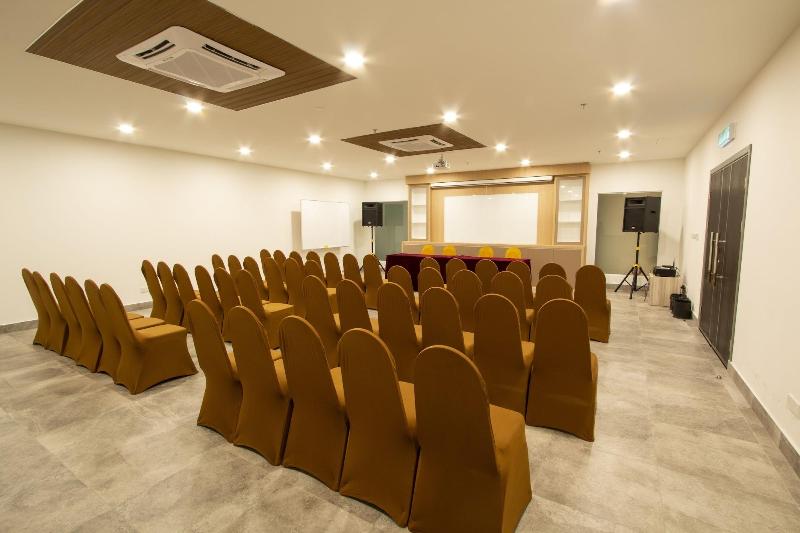 Az Hotel & Serviced Apartments