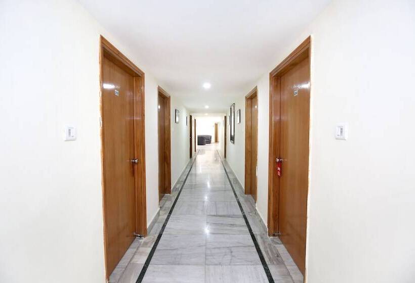 호텔 Capital O 12767  Grand Chinar