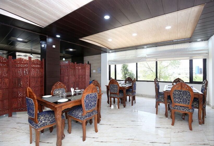 호텔 Capital O 12767  Grand Chinar