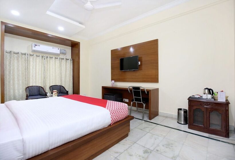 호텔 Capital O 12767  Grand Chinar