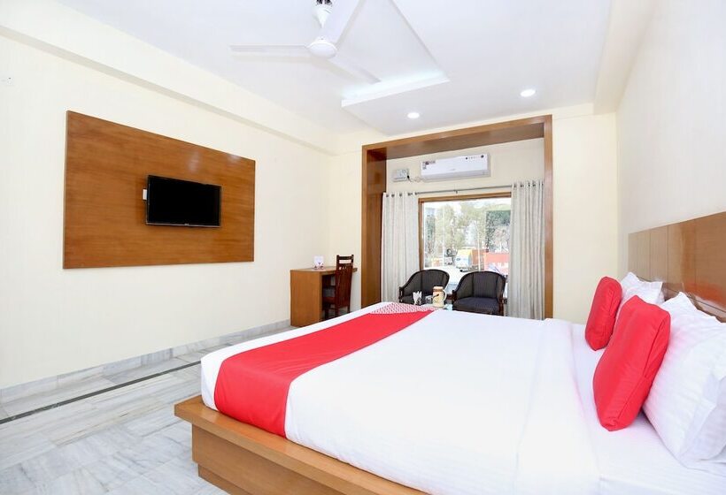 호텔 Capital O 12767  Grand Chinar