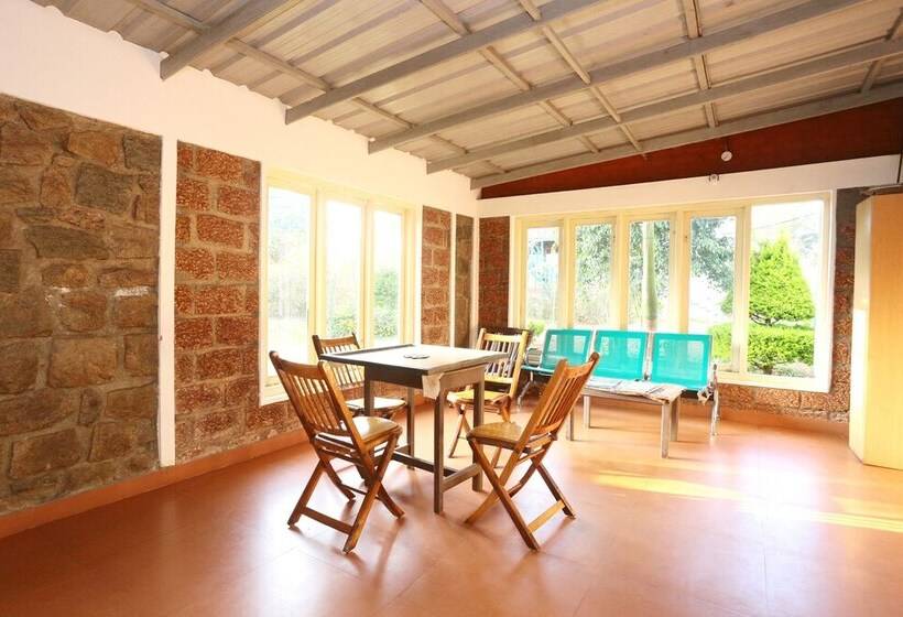 Отель Eletaria By Oyo Rooms