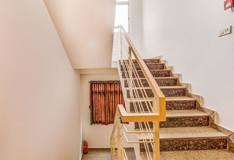 בית מלון כפרי Fabexpress Mayuri Residency   Hal Old Airport Road