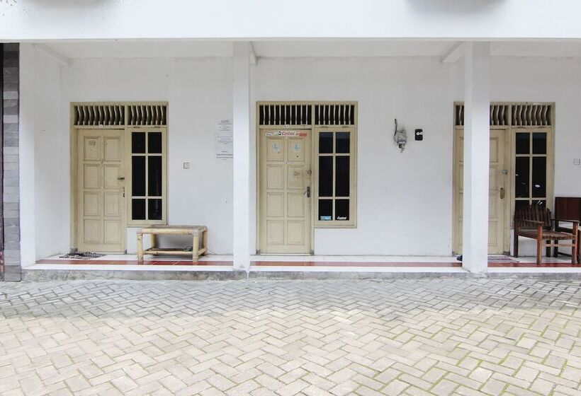 Отель Griya Godean Syariah Yogyakarta