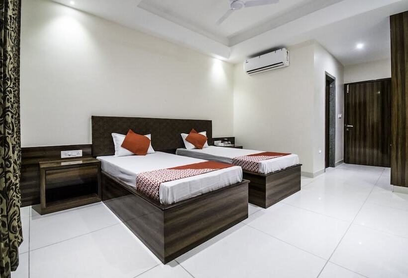 هتل Oyo 23571 Jai Bhawani