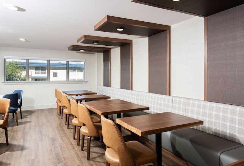 Pomeroy Hotel Fort Mcmurray