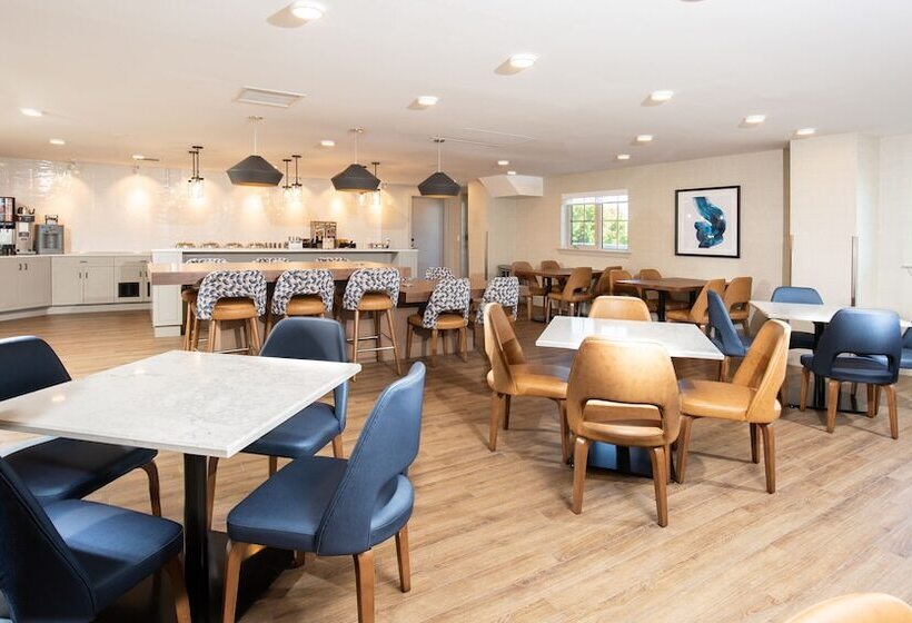 Pomeroy Hotel Fort Mcmurray