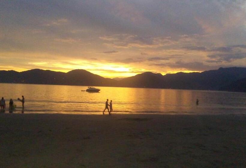 هتل Pousada Na Praia Ubatuba