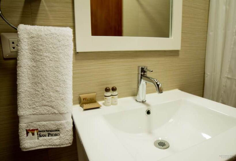 בית מלון כפרי San Pedro Plaza