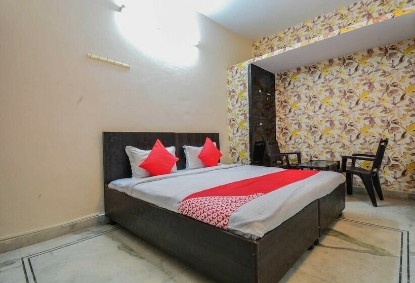 فندق Sapphire Palace By Oyo Rooms