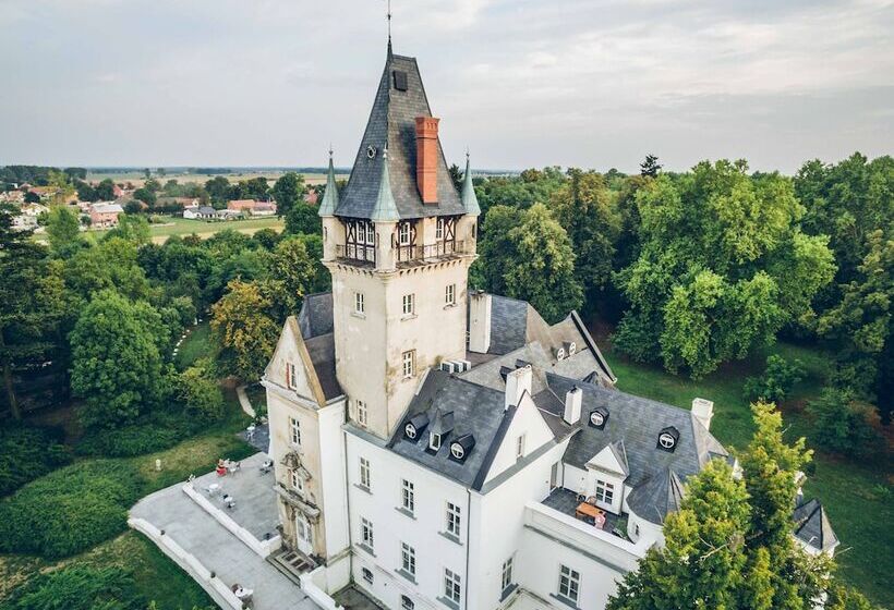 בית מלון כפרי The Palace At Osowa Sien