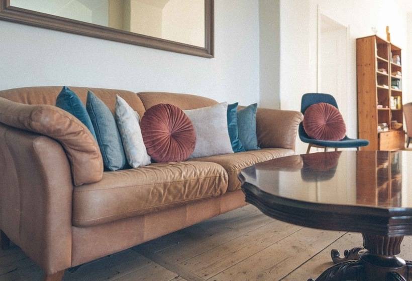 בית מלון כפרי The Palace At Osowa Sien