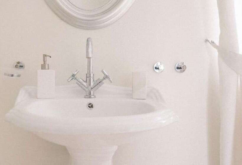 בית מלון כפרי The Palace At Osowa Sien