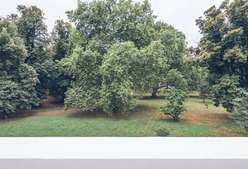 בית מלון כפרי The Palace At Osowa Sien