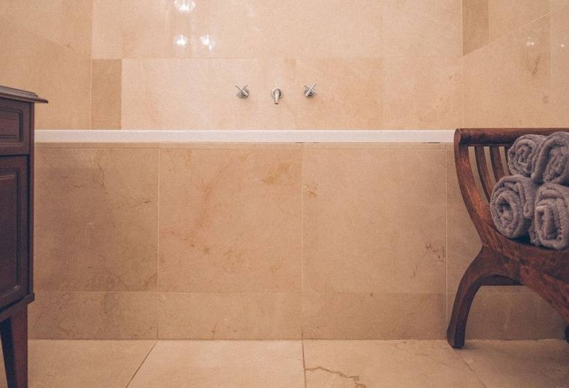 בית מלון כפרי The Palace At Osowa Sien