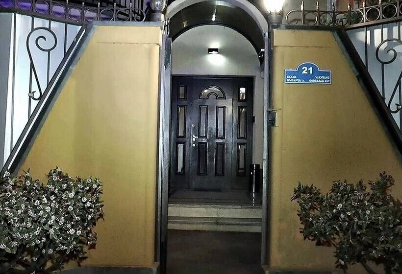 هتل Villa Courtyard