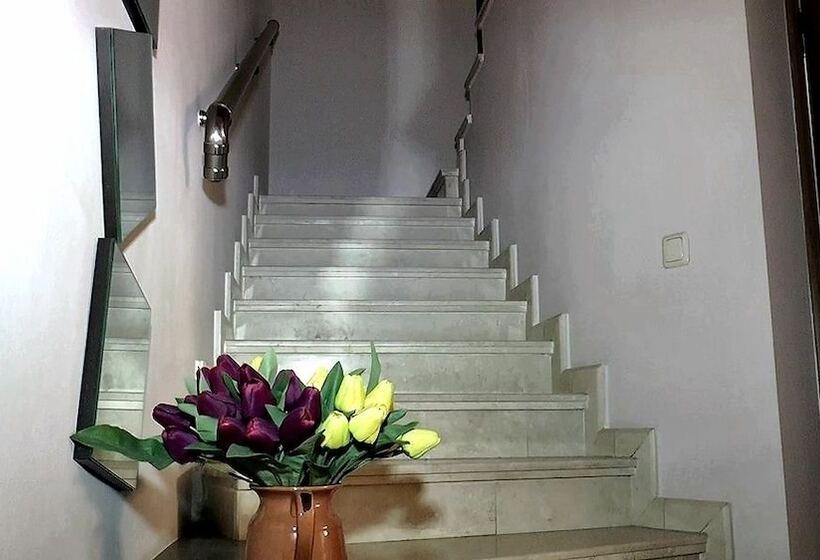 هتل Villa Courtyard