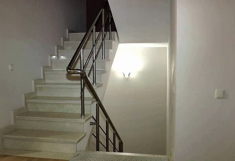 هتل Villa Courtyard