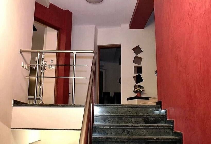 هتل Villa Courtyard