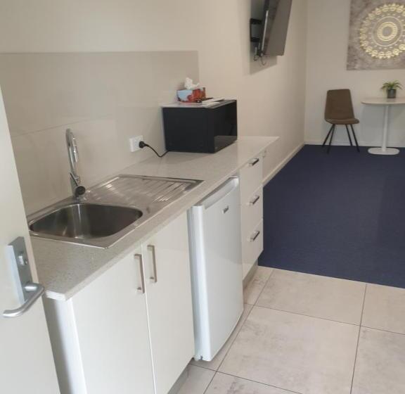 מוטל Carlton Suites