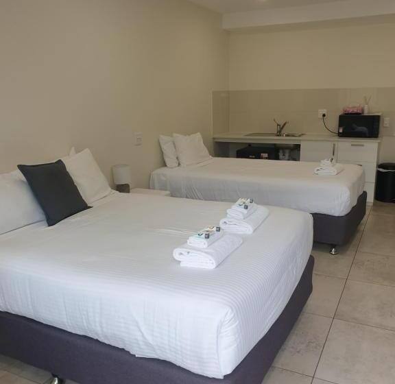 מוטל Carlton Suites