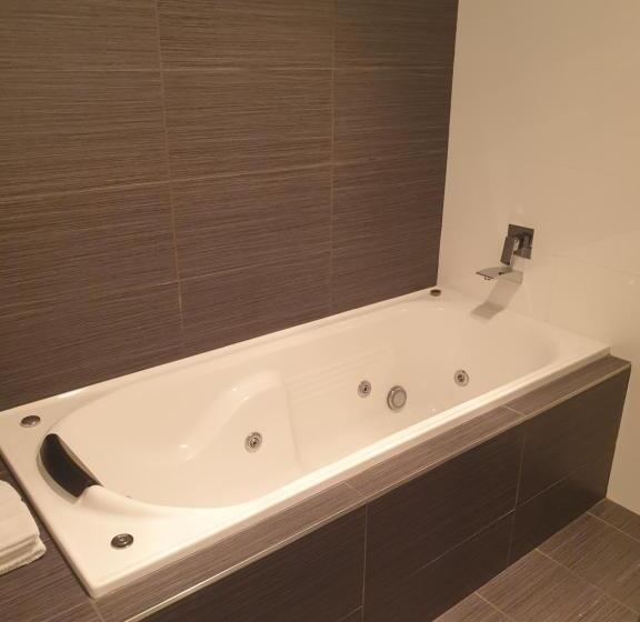 מוטל Carlton Suites