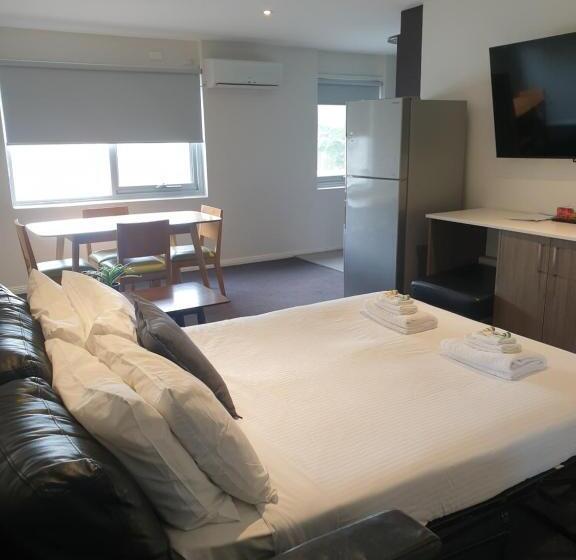 מוטל Carlton Suites