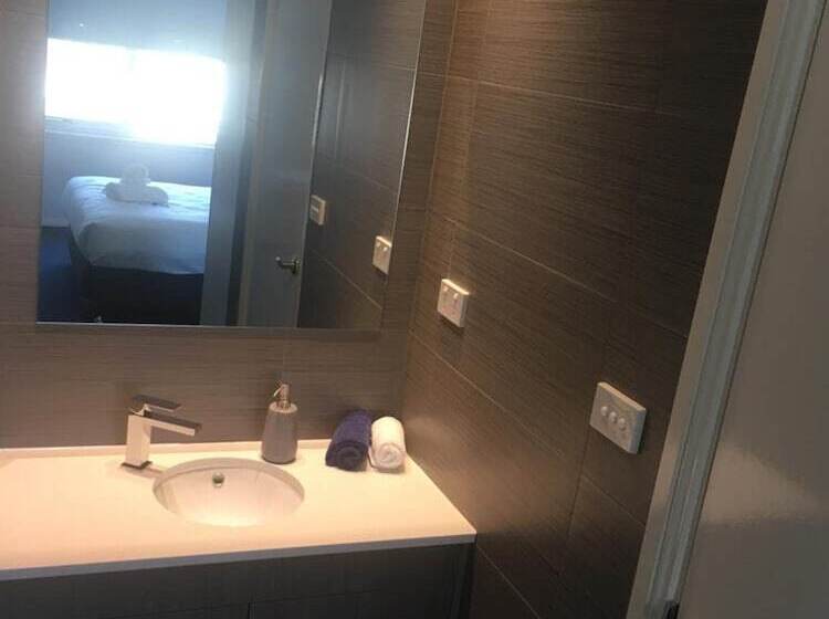 מוטל Carlton Suites