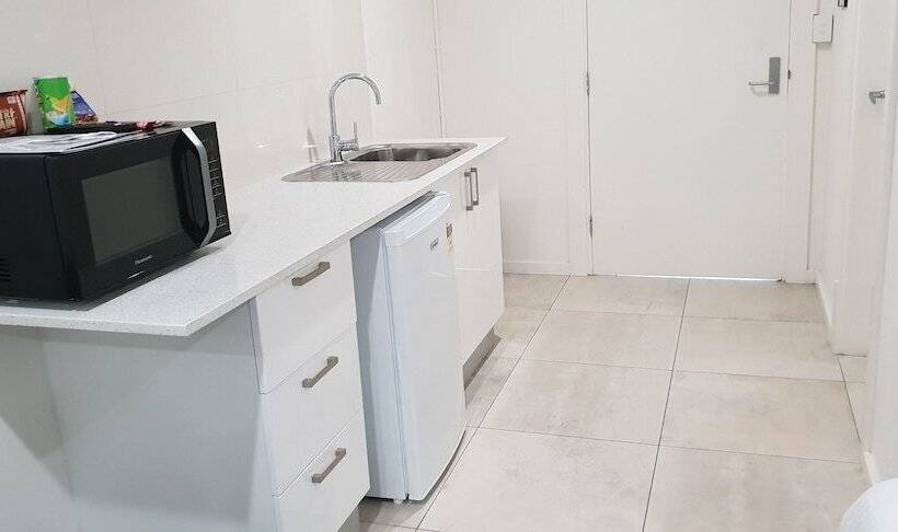 מוטל Carlton Suites