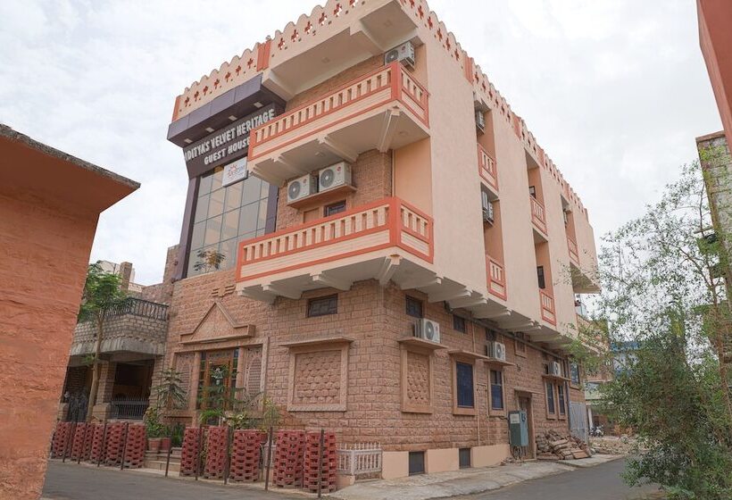 پانسیون Aditya's Velvet Heritage By Oyo Rooms