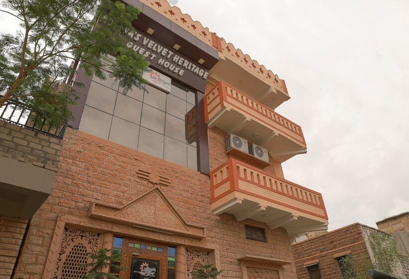 پانسیون Aditya's Velvet Heritage By Oyo Rooms