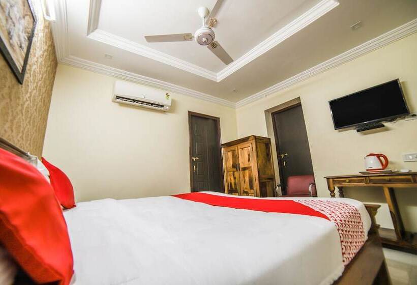 پانسیون Aditya's Velvet Heritage By Oyo Rooms