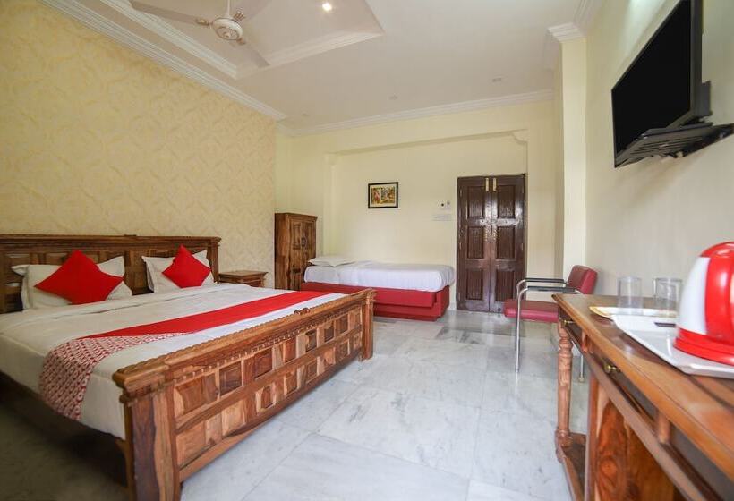 پانسیون Aditya's Velvet Heritage By Oyo Rooms