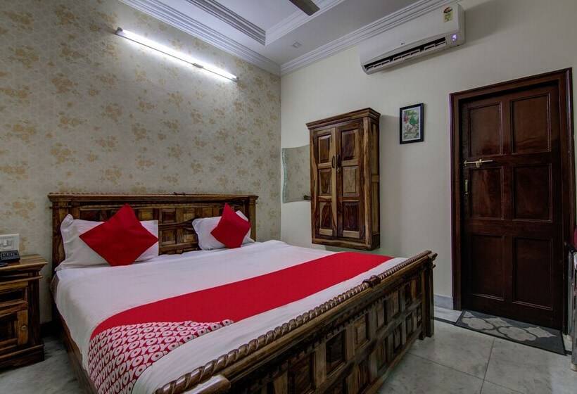 پانسیون Aditya's Velvet Heritage By Oyo Rooms