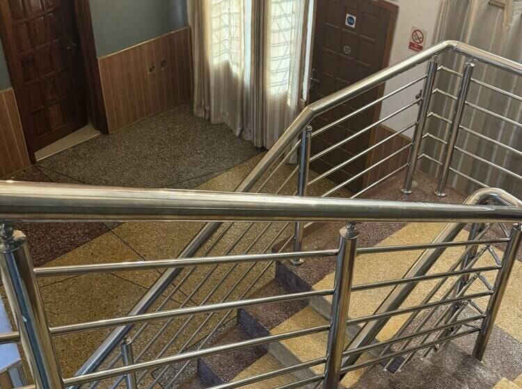 پانسیون Larosa Executive Guest House